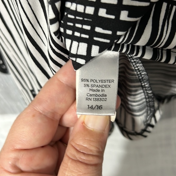 Avenue Plus Long V Shape Blouse - Picture 8 of 8